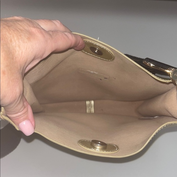 Ah-Dorned Gold Crossbody Bag with Black adjustable Strap / preowned - Picture 10 of 13